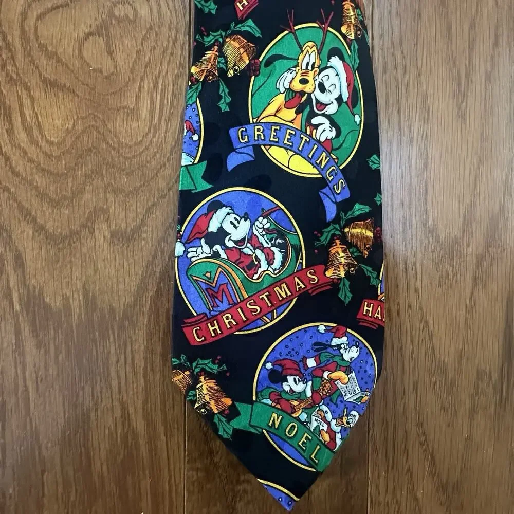 THE DISNEY STORE 100% SILK TIE CHRISTMAS SANTA'S WORKSHOP MICKEY PLUTO GOOFY EUC